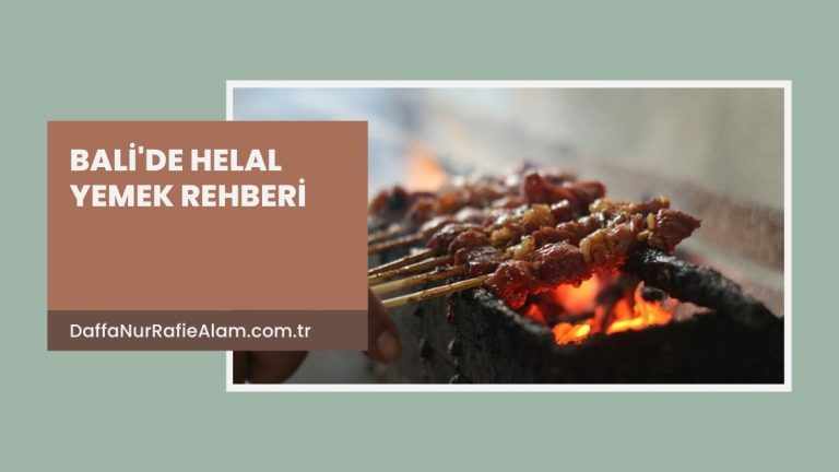 Bali'de helal yemek rehberi başlıklı kapak görseli, kömür ateşinde pişen satay şişleri